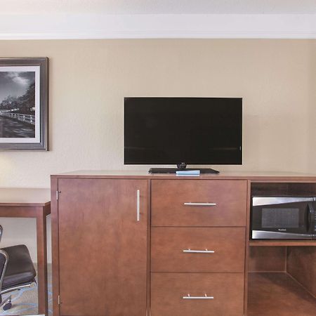 Hotel La Quinta By Wyndham Elizabethtown Esterno foto